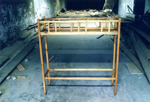 Pflanzengestell restauriert - Frontalansicht