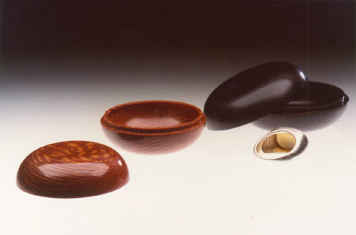 zwei Kapseldosen ge&ouml;ffnet