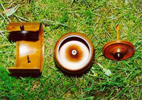 Einzelteile der Schaukeldose